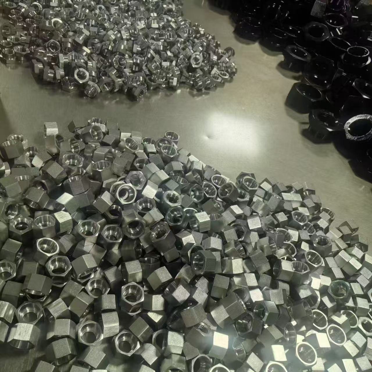 custom coated fasteners with zinc plated black oxide and color finish